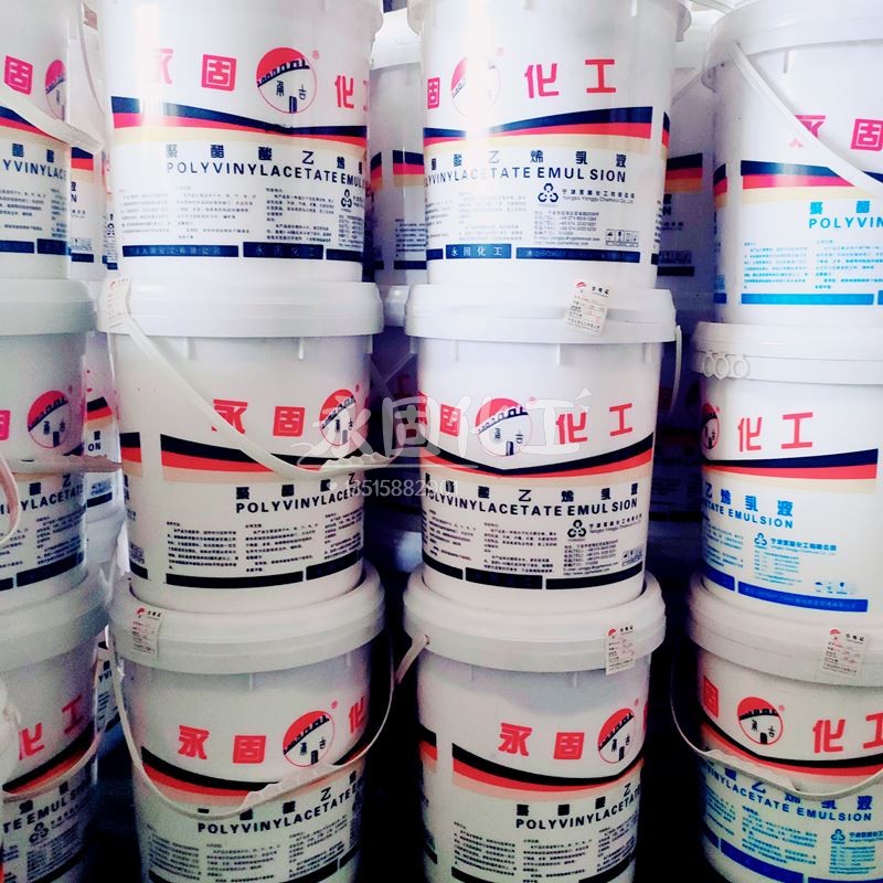 白乳膠是一種高品質環保膠水，適用于包裝紙箱、紙袋、紙盒等紙制品的粘接，具有高強度、不易揮發、使用壽命長等特點，是現代紙制品生產加工工藝中必不可少的重要材料之一。