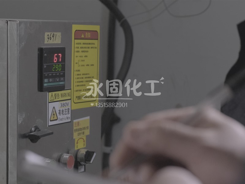 【深度技術(shù)解析】回南天木門(mén)開(kāi)裂終結(jié)者！永固36%壓門(mén)膠實(shí)測(cè)數(shù)據(jù)揭秘：含水率≤9%背后的分子交聯(lián)技術(shù)