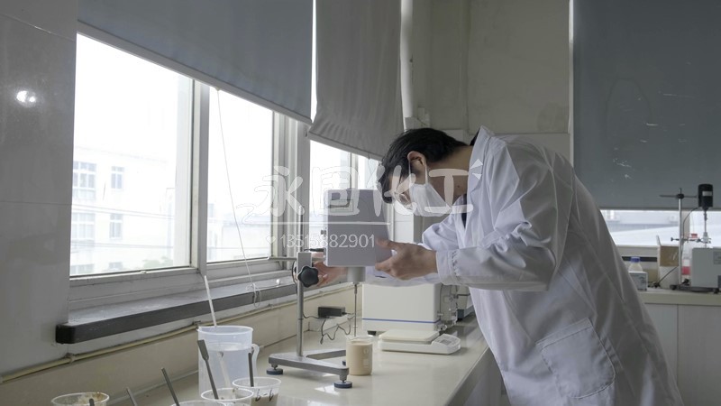 白乳膠環保等級 ENF、E0、E1 到底差多少？我扛甲醛儀進倉庫給你測
